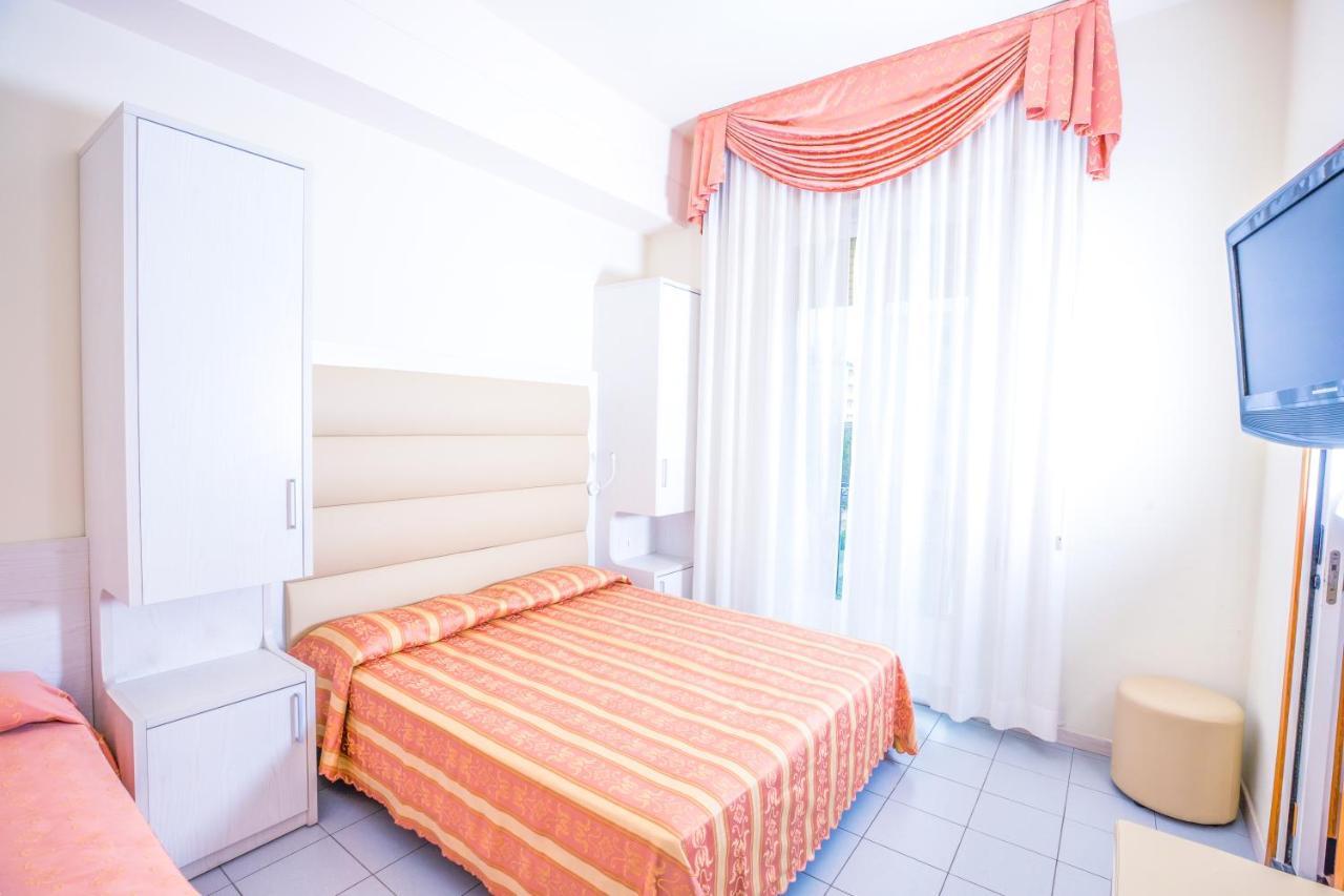 Hotel Rosalba - Valentini Family Village เบลลาเรีย-อีเจอา มารีนา ภายนอก รูปภาพ