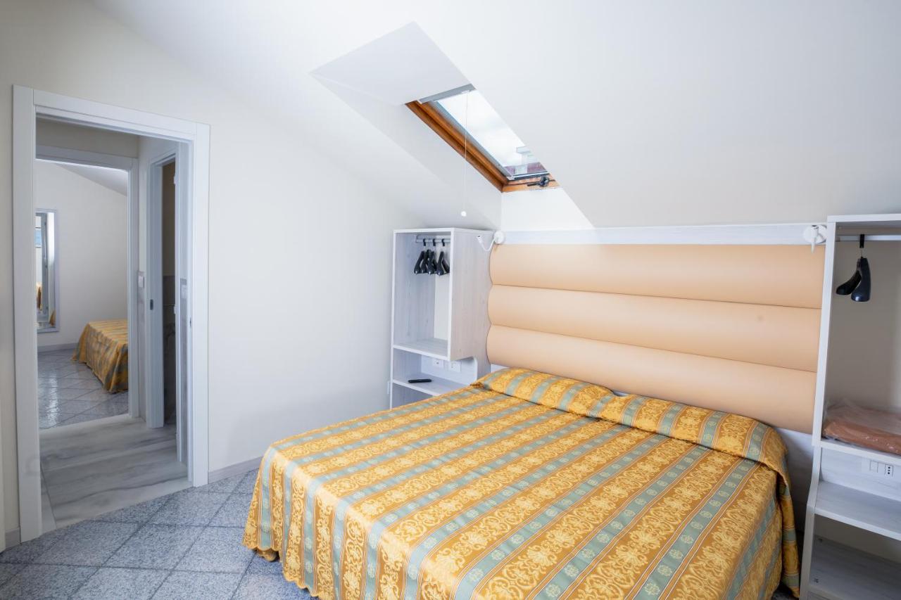 Hotel Rosalba - Valentini Family Village เบลลาเรีย-อีเจอา มารีนา ภายนอก รูปภาพ