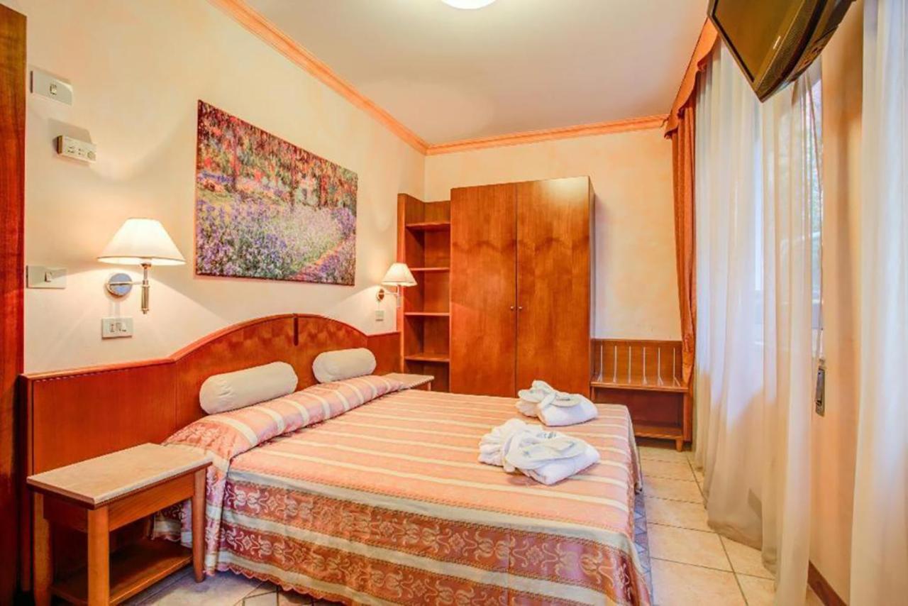 Hotel Rosalba - Valentini Family Village เบลลาเรีย-อีเจอา มารีนา ภายนอก รูปภาพ
