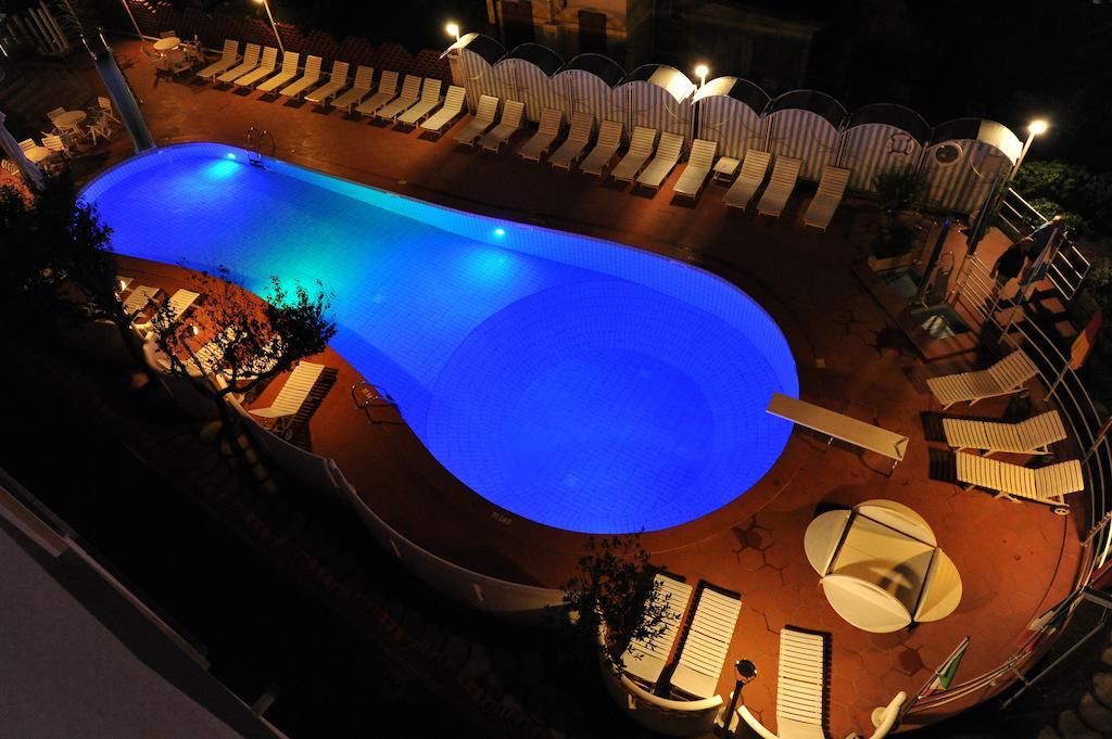 Hotel Rosalba - Valentini Family Village เบลลาเรีย-อีเจอา มารีนา ภายนอก รูปภาพ
