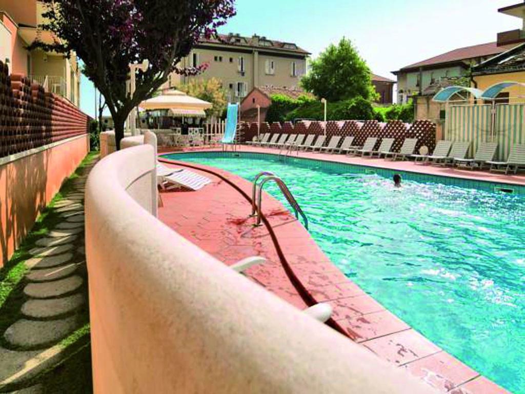 Hotel Rosalba - Valentini Family Village เบลลาเรีย-อีเจอา มารีนา ภายนอก รูปภาพ